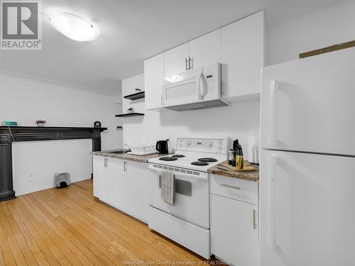 11890 Riverside Drive East Unit# B, Windsor, ON - Indoor Photo Showing Kitchen