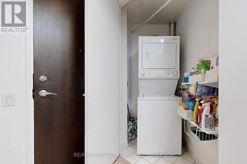 910 - 85 Bloor Street E, Toronto, ON - Indoor Photo Showing Laundry Room
