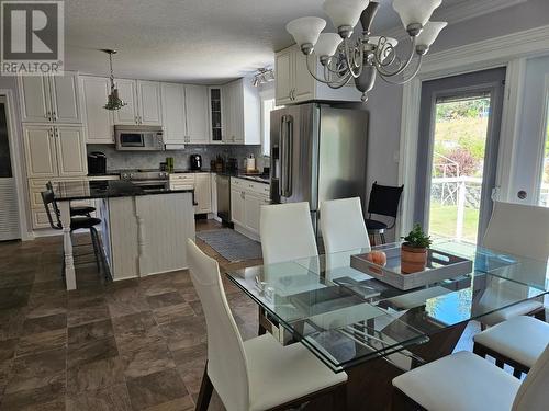 303 Nelson Avenue, Nakusp, BC - Indoor Photo Showing Dining Room