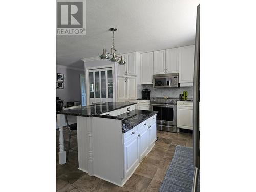 303 Nelson Avenue, Nakusp, BC - Indoor Photo Showing Kitchen