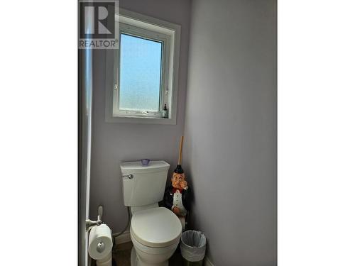 303 Nelson Avenue, Nakusp, BC - Indoor Photo Showing Bathroom