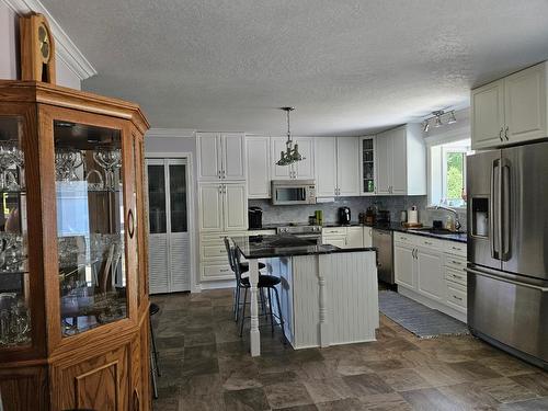 303 Nelson Avenue, Nakusp, BC - Indoor Photo Showing Kitchen