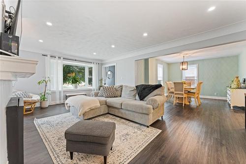 101 Irene Avenue, Stoney Creek, ON - Indoor Photo Showing Living Room