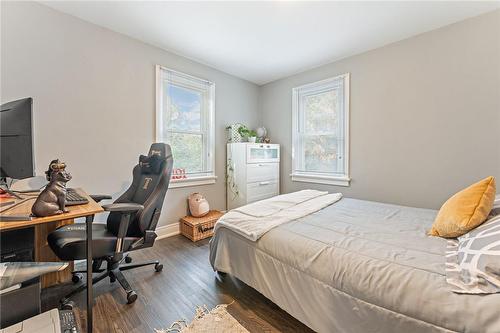 101 Irene Avenue, Stoney Creek, ON - Indoor Photo Showing Bedroom