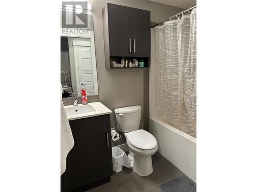 925 Leon Avenue Unit# 445, Kelowna, BC - Indoor Photo Showing Bathroom