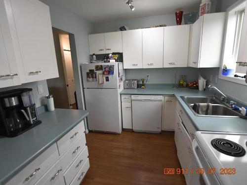 145 Fort Ave, Kamloops, BC - Indoor Photo Showing Kitchen With Double Sink
