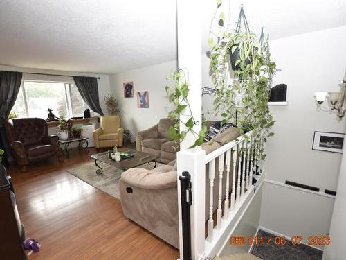 145 Fort Ave, Kamloops, BC - Indoor Photo Showing Living Room