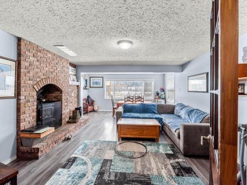 157 Bingo Ranch Road, Kamloops, BC - Indoor Photo Showing Living Room With Fireplace