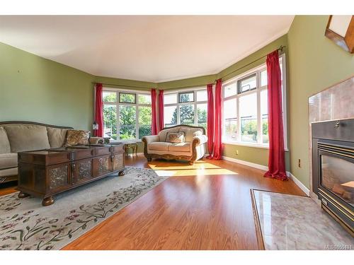 1534 Balmoral Ave, Comox, BC - Indoor Photo Showing Living Room With Fireplace