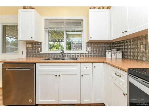 1534 Balmoral Ave, Comox, BC - Indoor Photo Showing Kitchen With Double Sink