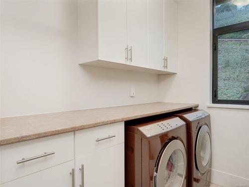 505 Seaview Way, Cobble Hill, BC - Indoor Photo Showing Laundry Room