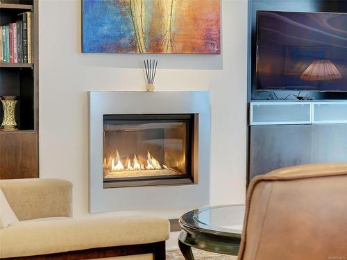 505 Seaview Way, Cobble Hill, BC - Indoor With Fireplace