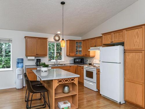 1855 Martini Way, Qualicum Beach, BC - Indoor Photo Showing Kitchen With Double Sink