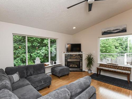 1855 Martini Way, Qualicum Beach, BC - Indoor Photo Showing Living Room With Fireplace