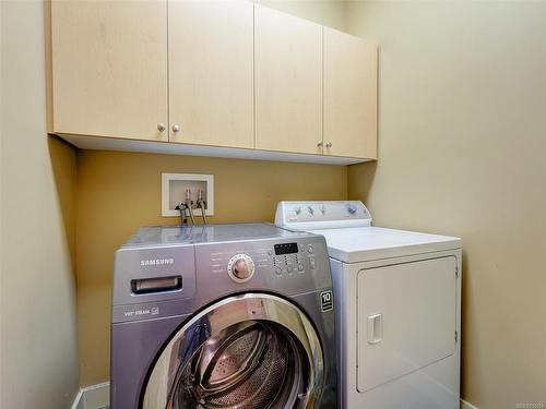 10-630 Brookside Rd, Colwood, BC - Indoor Photo Showing Laundry Room
