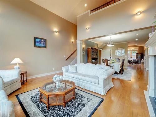 10-630 Brookside Rd, Colwood, BC - Indoor Photo Showing Living Room