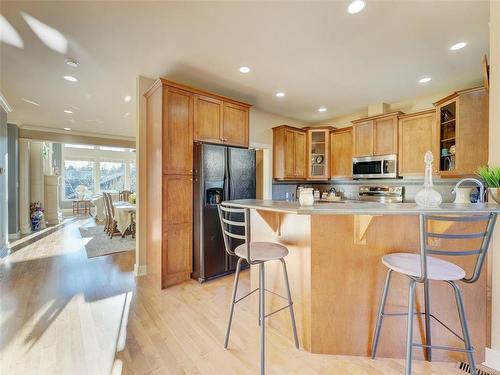 10-630 Brookside Rd, Colwood, BC - Indoor Photo Showing Kitchen