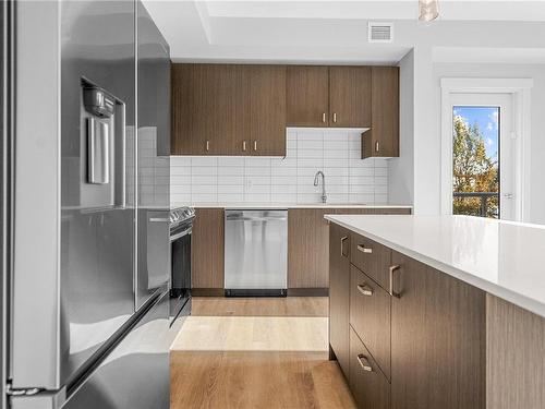 114-140 Jensen Ave West, Parksville, BC - Indoor Photo Showing Kitchen With Upgraded Kitchen