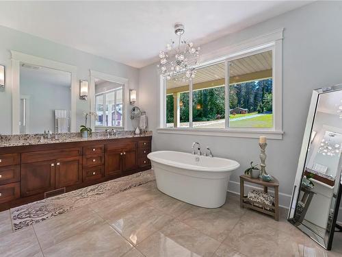 1179 Barnes Rd, Crofton, BC - Indoor Photo Showing Bathroom