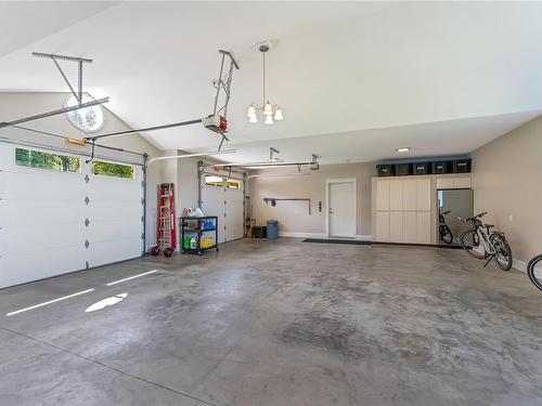1179 Barnes Rd, Crofton, BC - Indoor Photo Showing Garage