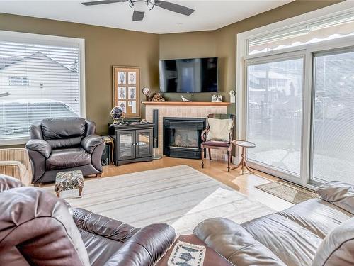 1450 Hayhurst Cres, Crofton, BC - Indoor Photo Showing Living Room With Fireplace