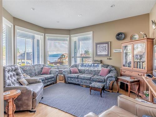 1450 Hayhurst Cres, Crofton, BC - Indoor Photo Showing Living Room