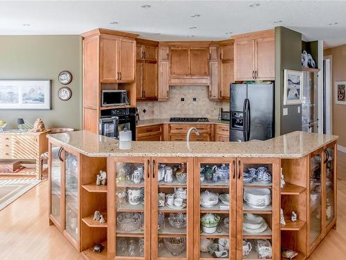 1450 Hayhurst Cres, Crofton, BC - Indoor Photo Showing Kitchen