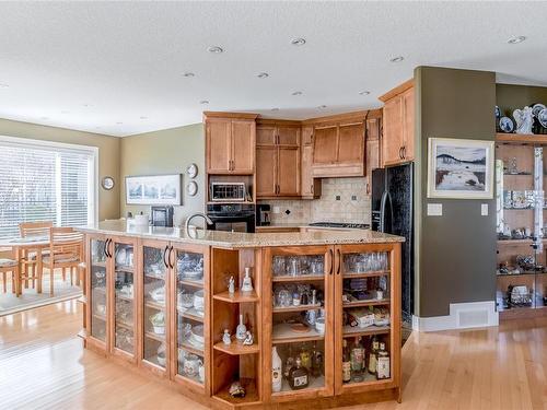 1450 Hayhurst Cres, Crofton, BC - Indoor Photo Showing Kitchen