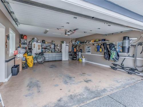 1450 Hayhurst Cres, Crofton, BC -  Photo Showing Garage