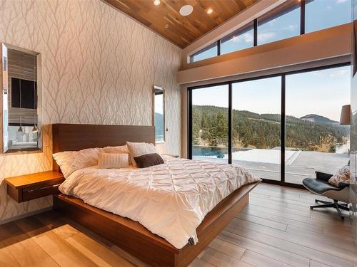 1669 Lakestone Drive, Lake Country, BC - Indoor Photo Showing Bedroom