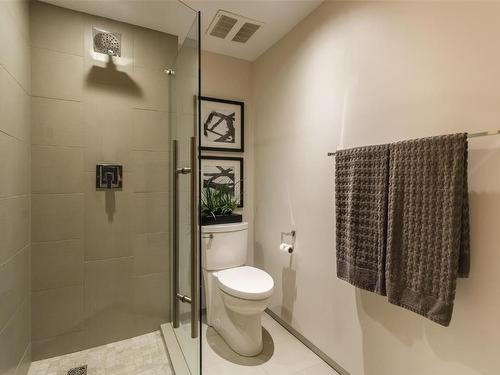 1669 Lakestone Drive, Lake Country, BC - Indoor Photo Showing Bathroom