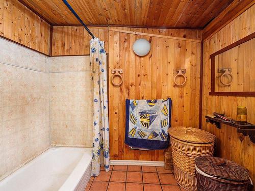 Salle de bains - 38 Ch. White Oak, Saint-Adolphe-D'Howard, QC - Indoor Photo Showing Other Room