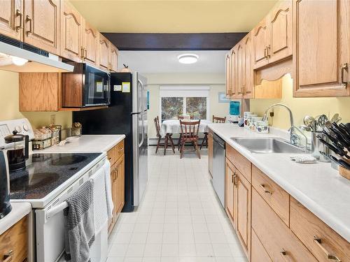 791 Gwendolynn Dr, Langford, BC - Indoor Photo Showing Kitchen