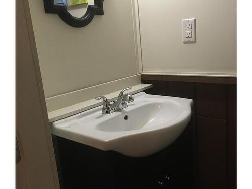 521 Eagle Cres, Gold River, BC - Indoor Photo Showing Bathroom