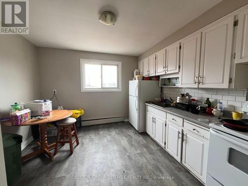 1 Balfour Place, London, ON - Indoor Photo Showing Kitchen