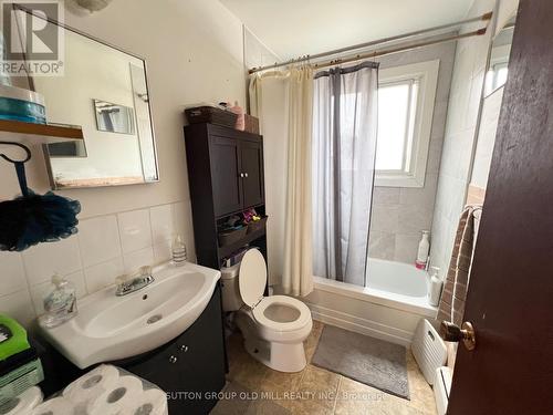 1 Balfour Pl, London, ON - Indoor Photo Showing Bathroom
