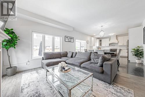 #173 -30 Times Square Blvd, Hamilton, ON - Indoor Photo Showing Living Room