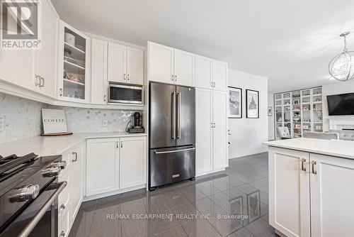 #173 -30 Times Square Blvd, Hamilton, ON - Indoor Photo Showing Kitchen