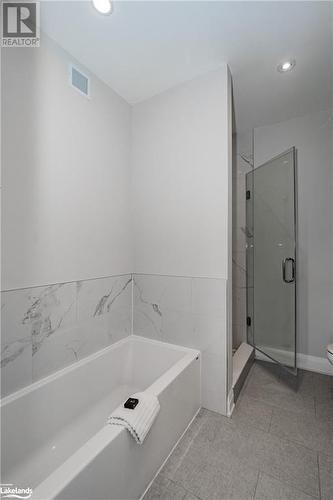 1869 Muskoka Road 118 Highway W Unit# Bhv-C101A&B, Muskoka Lakes, ON - Indoor Photo Showing Bathroom