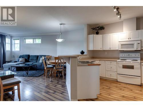 1088 Sunset Drive Unit# 306, Kelowna, BC - Indoor Photo Showing Kitchen