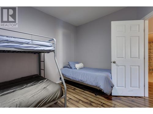 1088 Sunset Drive Unit# 306, Kelowna, BC - Indoor Photo Showing Bedroom