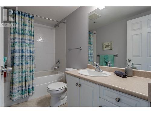 1088 Sunset Drive Unit# 306, Kelowna, BC - Indoor Photo Showing Bathroom