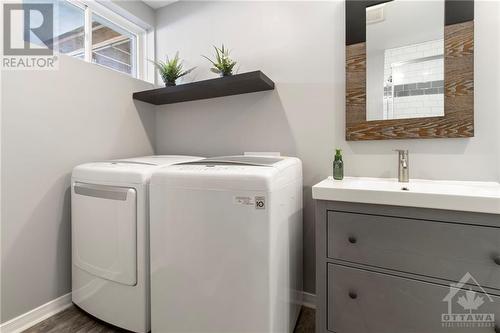 6665 Cedar Acres Drive, Ottawa, ON - Indoor Photo Showing Laundry Room