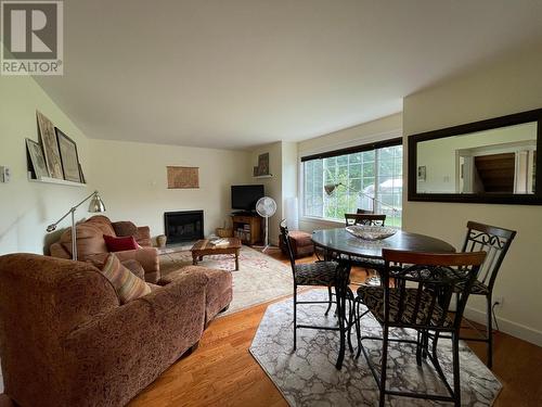 1526 Eastman Avenue, Riondel, BC - Indoor With Fireplace