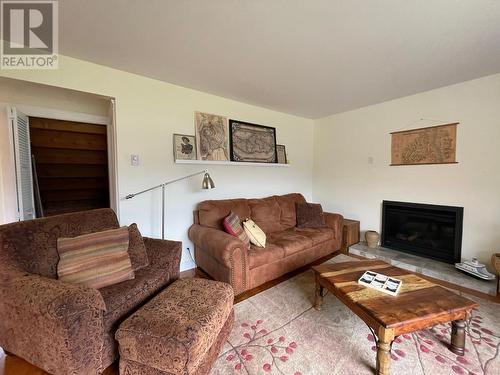 1526 Eastman Avenue, Riondel, BC - Indoor Photo Showing Living Room With Fireplace