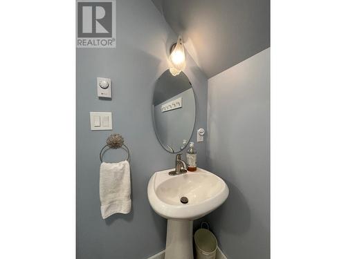 1526 Eastman Avenue, Riondel, BC - Indoor Photo Showing Bathroom