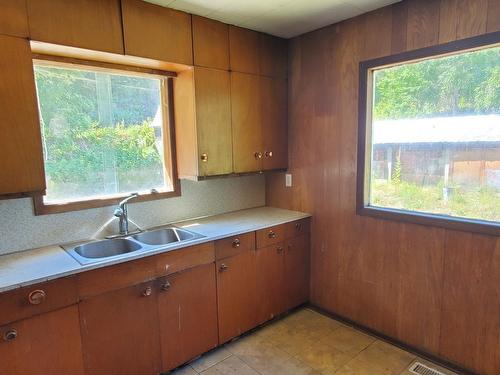 2502 Shoreacres-Goose Creek Road, Shoreacres, BC - Indoor Photo Showing Kitchen With Double Sink