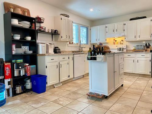 1785 78Th Avenue, Grand Forks, BC - Indoor Photo Showing Kitchen