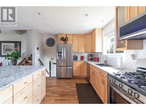 1000 Euclid Road, Kelowna, BC - Indoor Photo Showing Kitchen With Stainless Steel Kitchen With Double Sink With Upgraded Kitchen