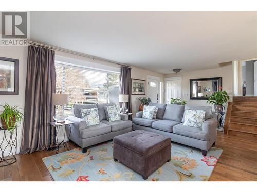 1000 Euclid Road, Kelowna, BC - Indoor Photo Showing Living Room